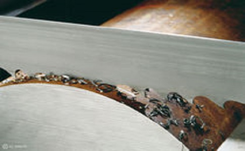 雅安带锯床线速度设定过高，为什么会导致带锯条齿尖发热加速锯条的磨损？